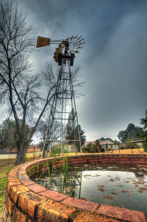 Ancient Windmill Guesthouse And Conference Venue เบโนนิ ภายนอก รูปภาพ
